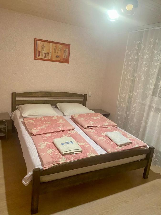 Pid Skeleyu Hotel Lazeshchyna Exterior photo