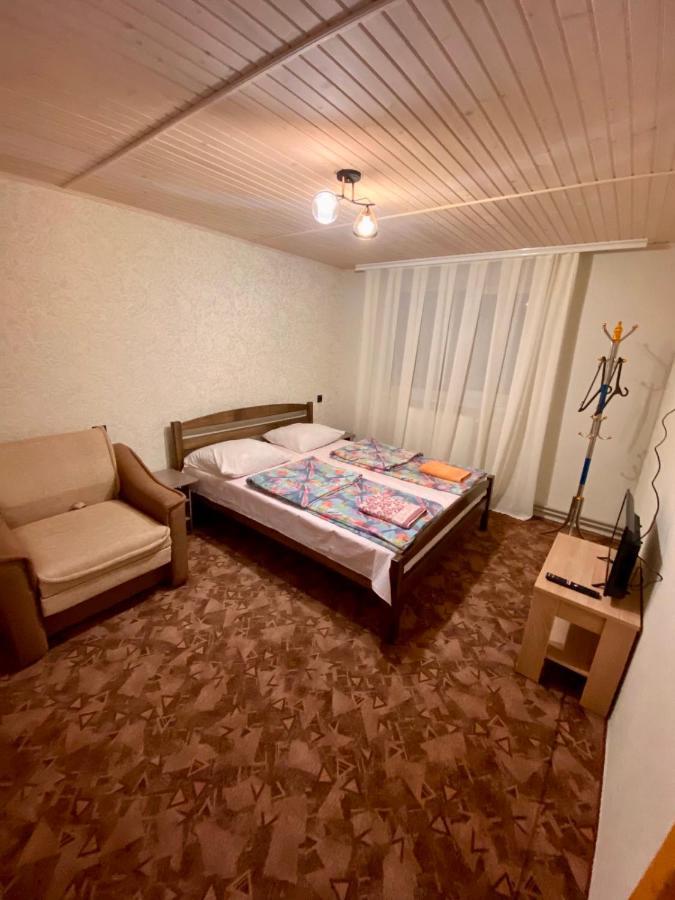 Pid Skeleyu Hotel Lazeshchyna Exterior photo