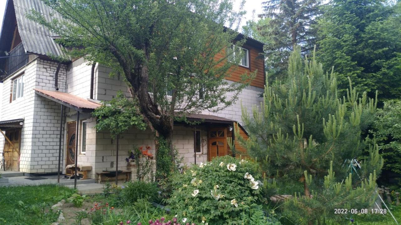 Pid Skeleyu Hotel Lazeshchyna Exterior photo