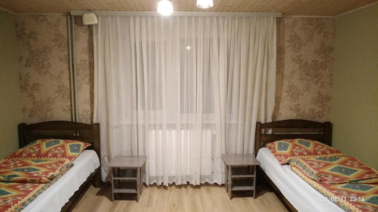 Pid Skeleyu Hotel Lazeshchyna Exterior photo